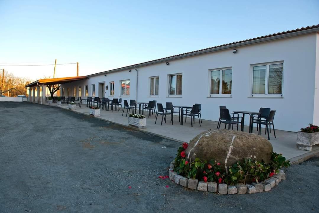 Hotel La Puerta De Arzua Ngoại thất bức ảnh